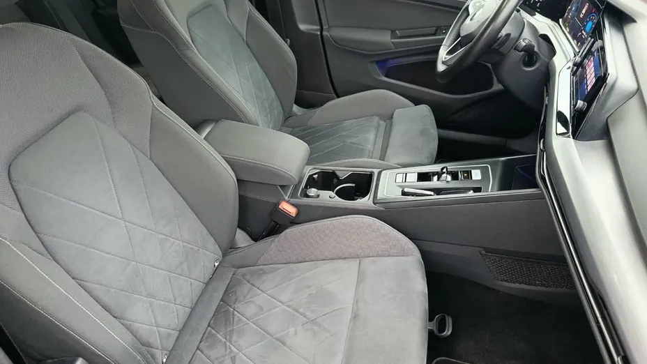 VOLKSWAGEN Golf -