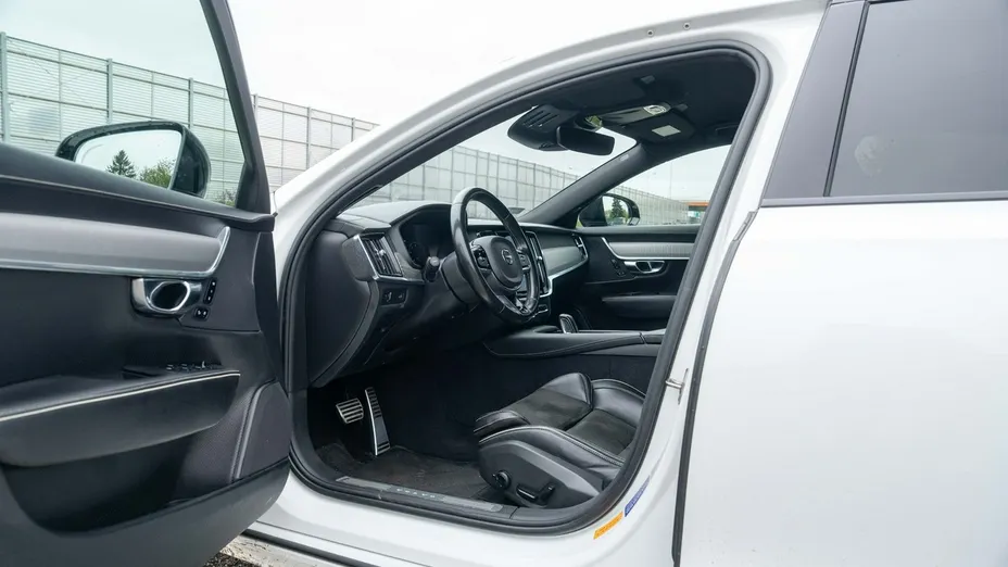 VOLVO S90 -