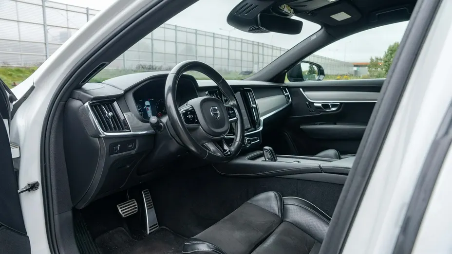 VOLVO S90 -