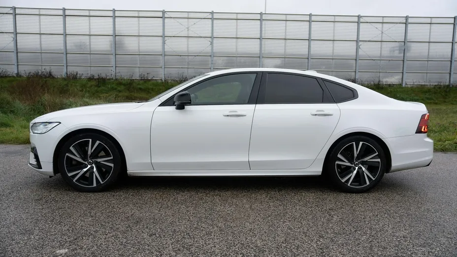 VOLVO S90 -