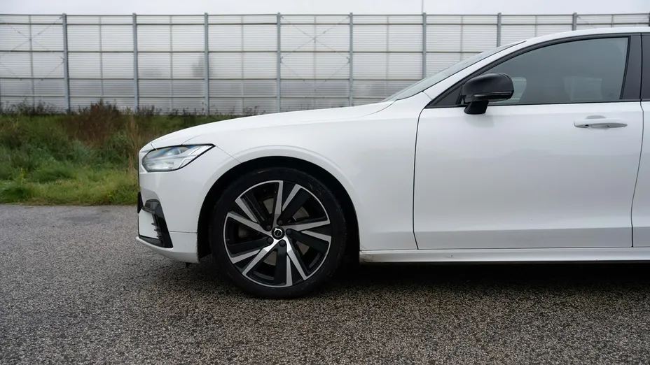 VOLVO S90 -