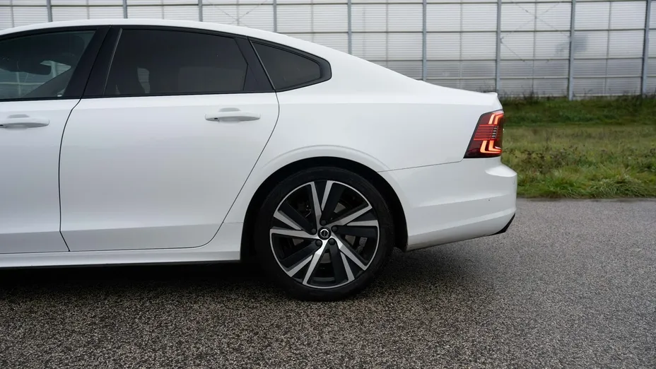 VOLVO S90 -