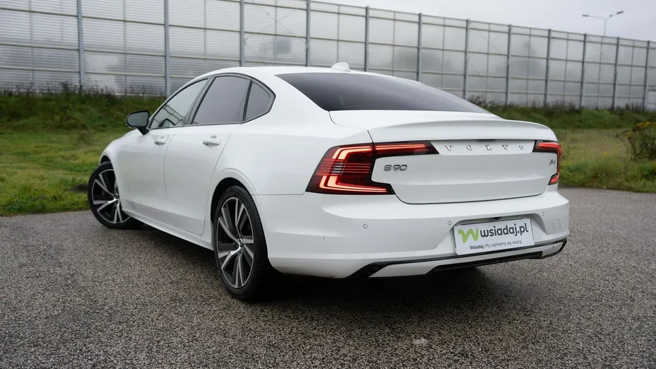 VOLVO S90 -