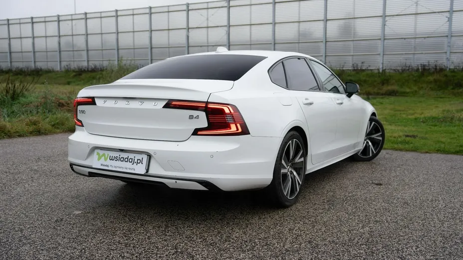 VOLVO S90 -