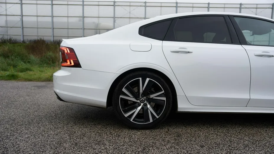 VOLVO S90 -