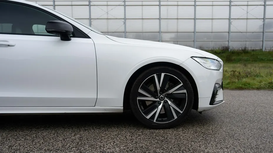 VOLVO S90 -