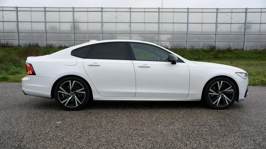 VOLVO S90 -