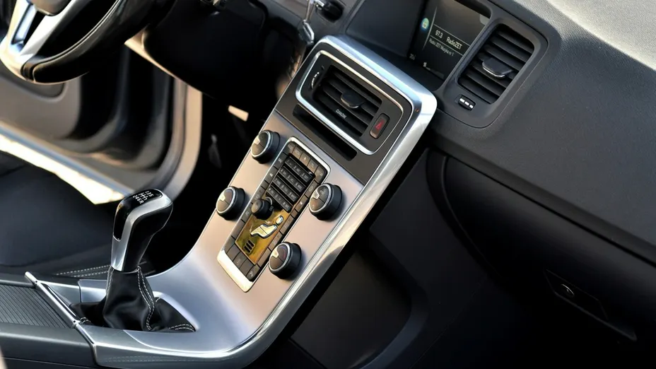 VOLVO S60 -