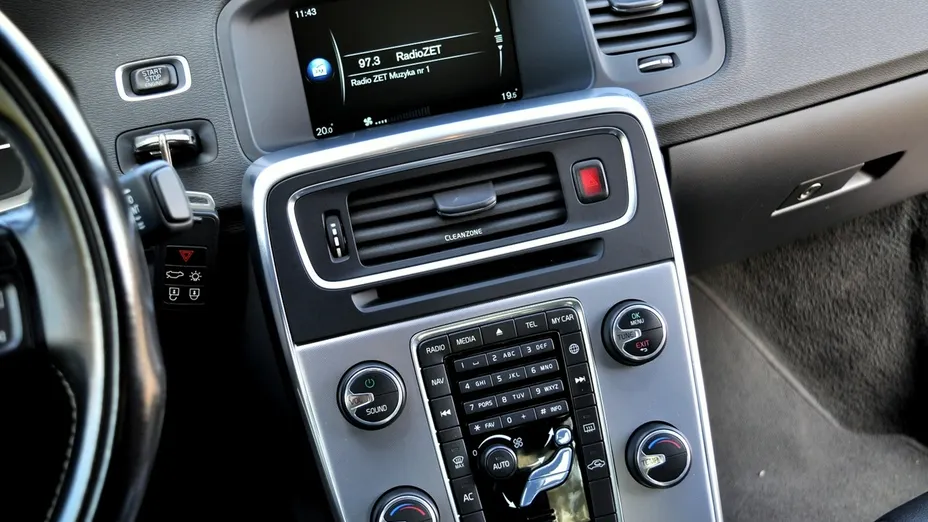 VOLVO S60 -