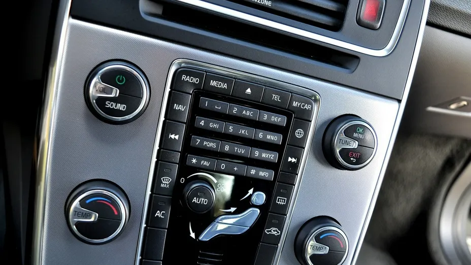 VOLVO S60 -