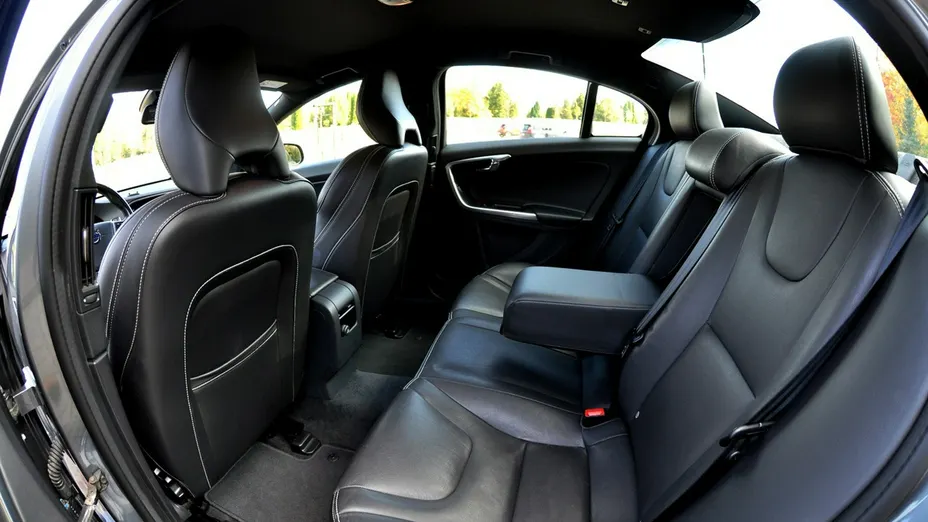 VOLVO S60 -