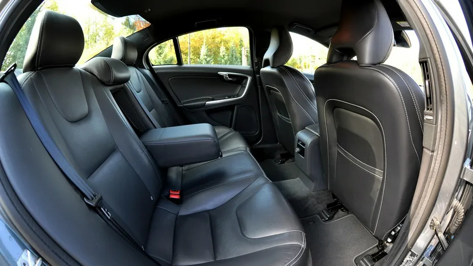 VOLVO S60 -