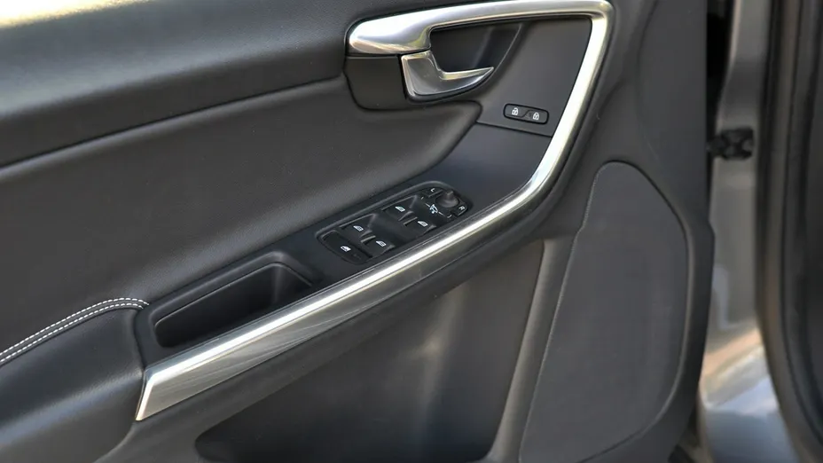 VOLVO S60 -
