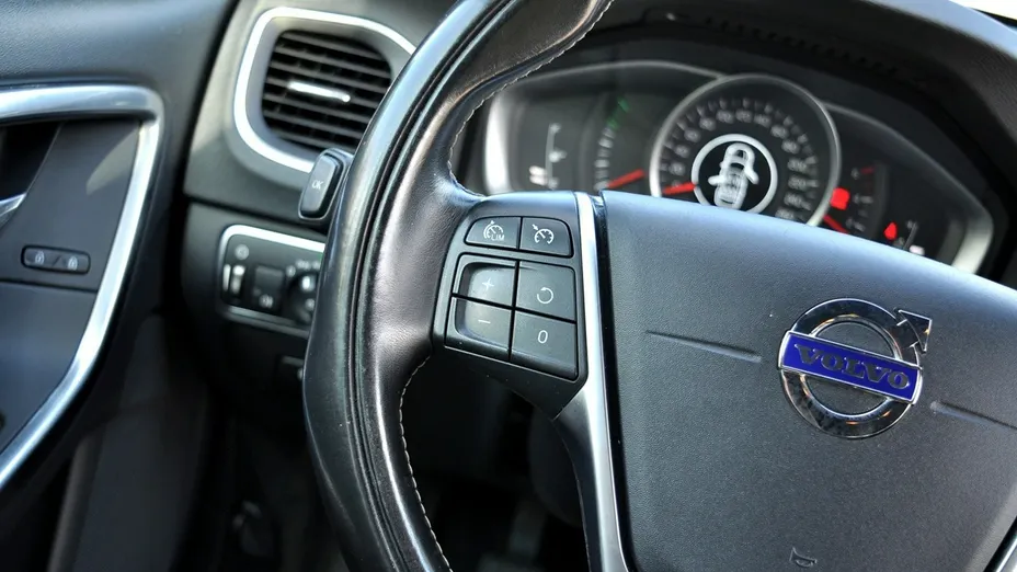 VOLVO S60 -