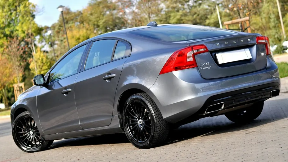 VOLVO S60 -