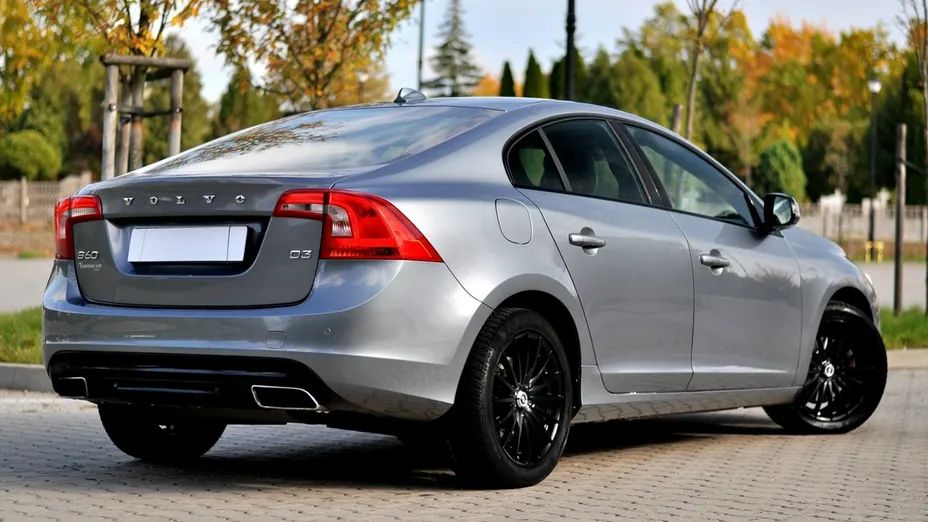VOLVO S60 -
