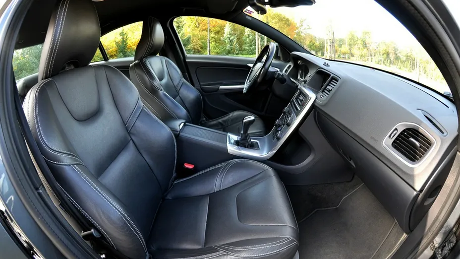 VOLVO S60 -