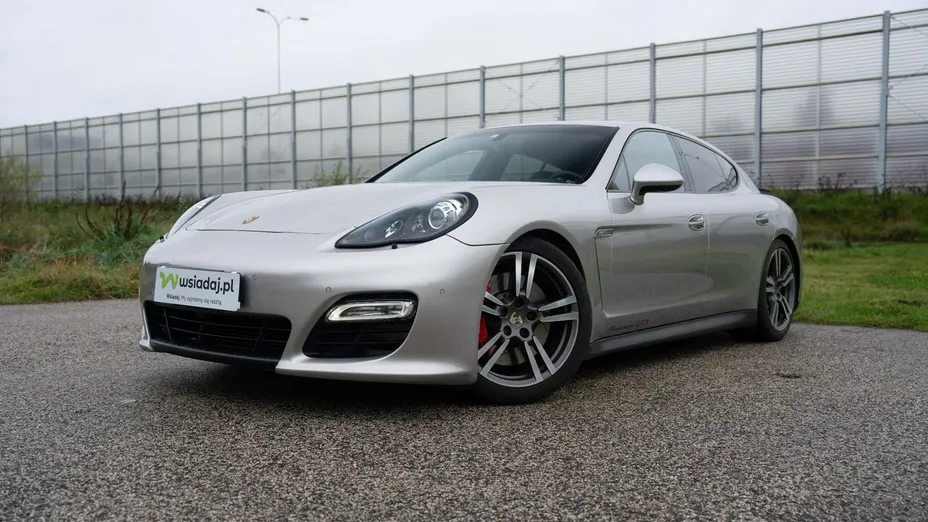 PORSCHE Panamera -