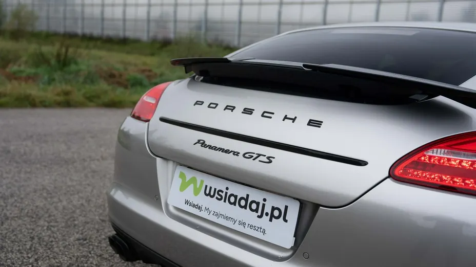 PORSCHE Panamera -