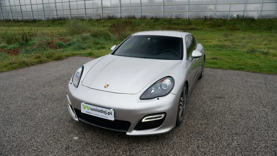 PORSCHE Panamera -