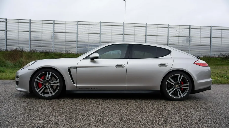 PORSCHE Panamera -