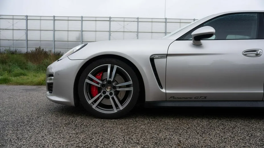 PORSCHE Panamera -