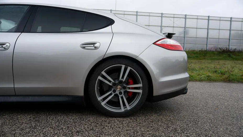 PORSCHE Panamera -