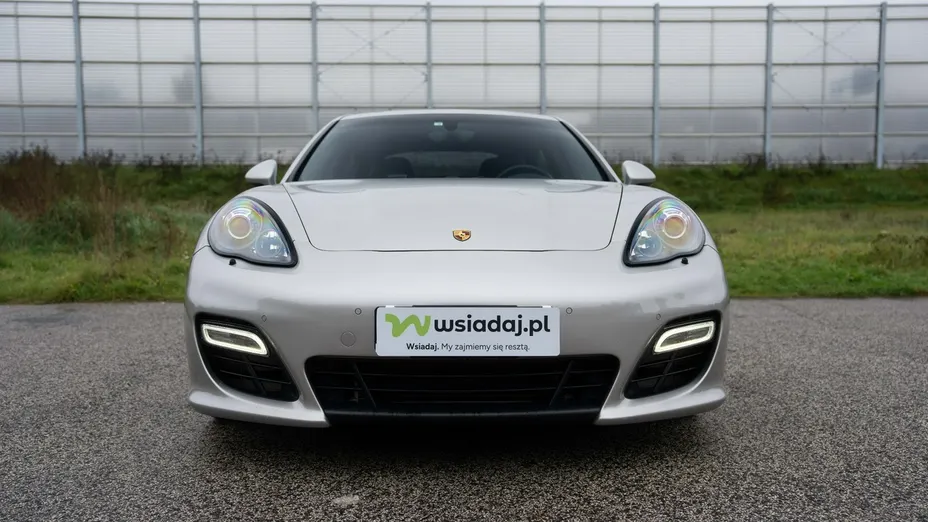 PORSCHE Panamera -