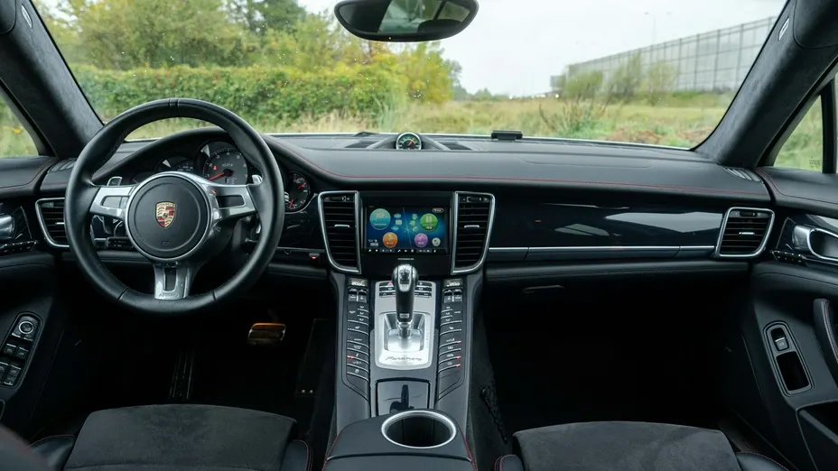 PORSCHE Panamera -