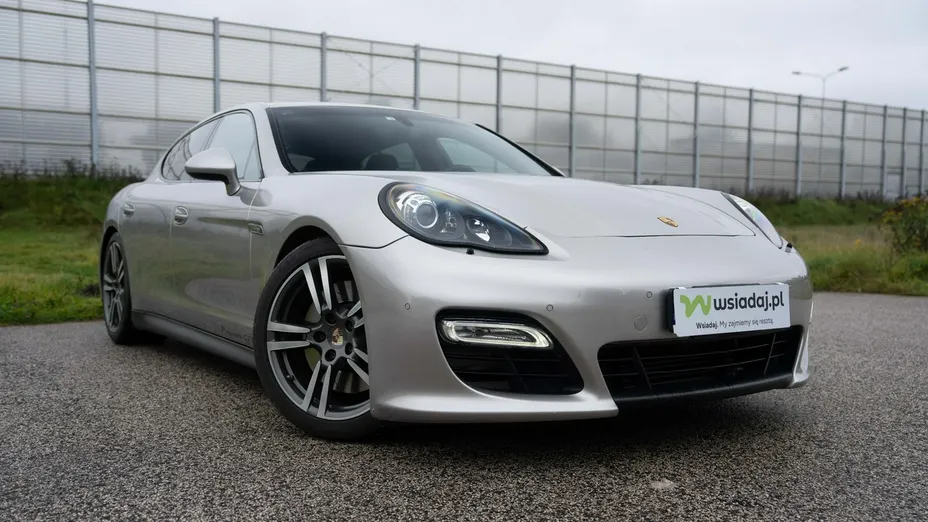 PORSCHE Panamera -