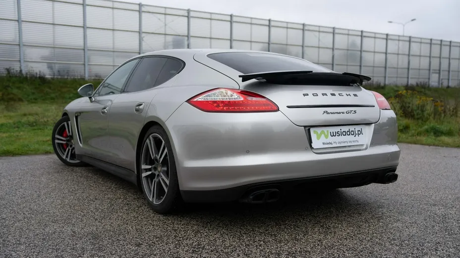 PORSCHE Panamera -