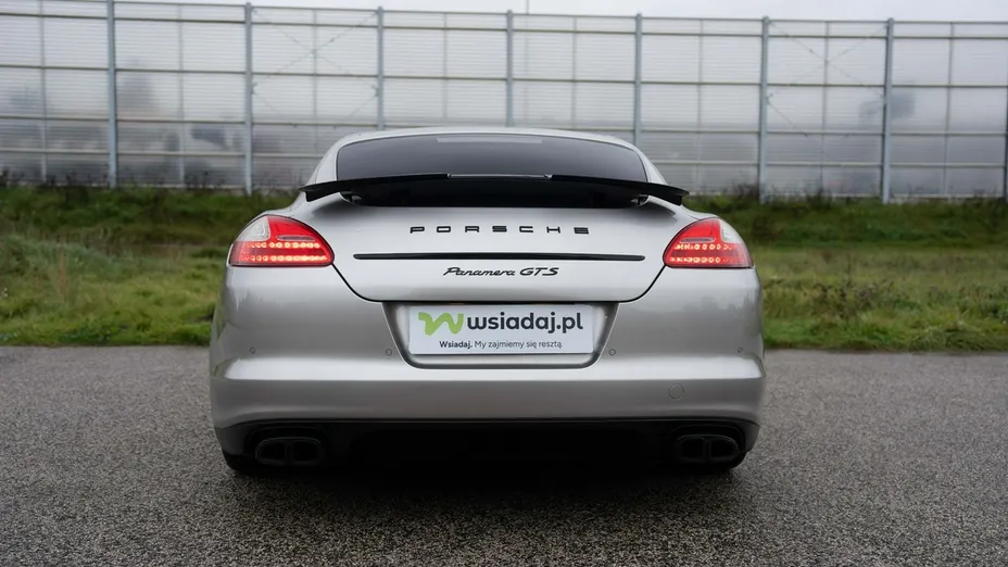 PORSCHE Panamera -