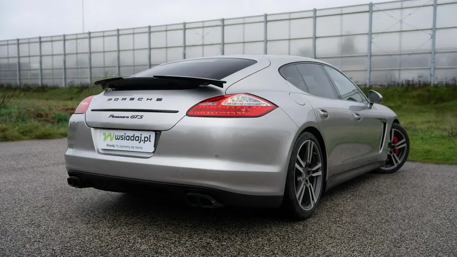 PORSCHE Panamera -