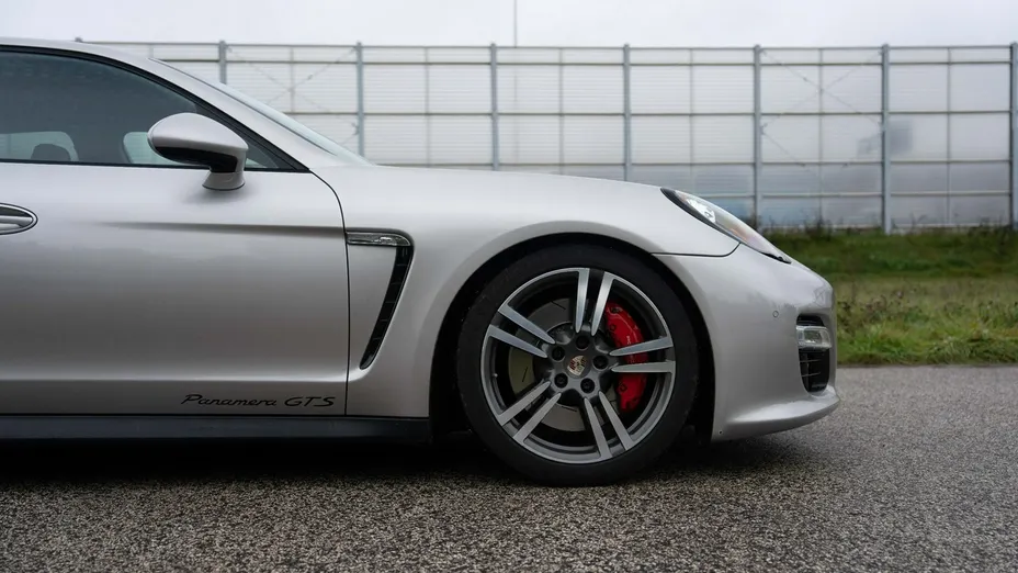 PORSCHE Panamera -