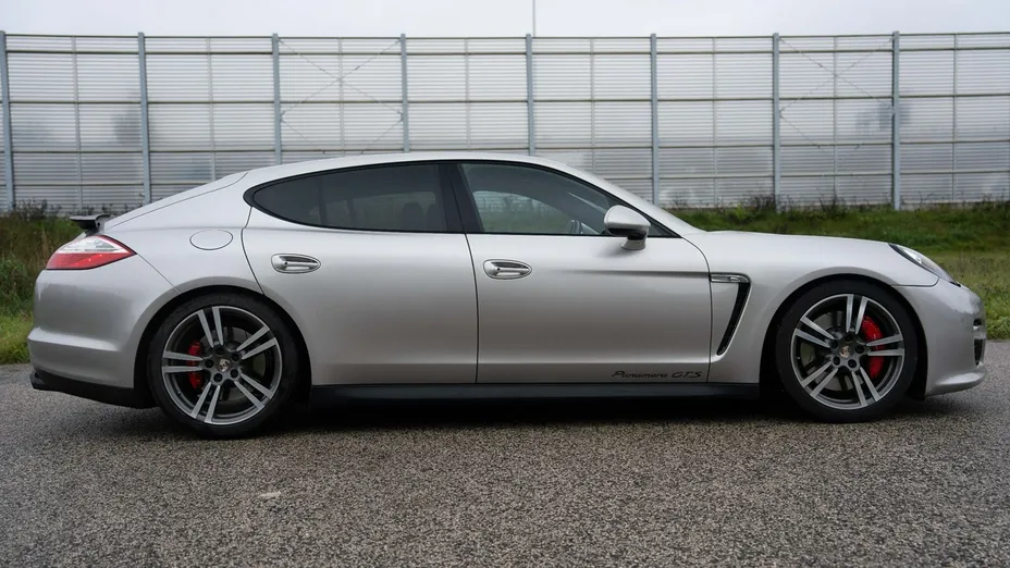 PORSCHE Panamera -