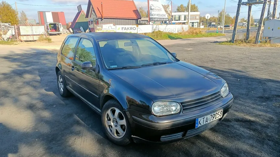 VOLKSWAGEN Golf -