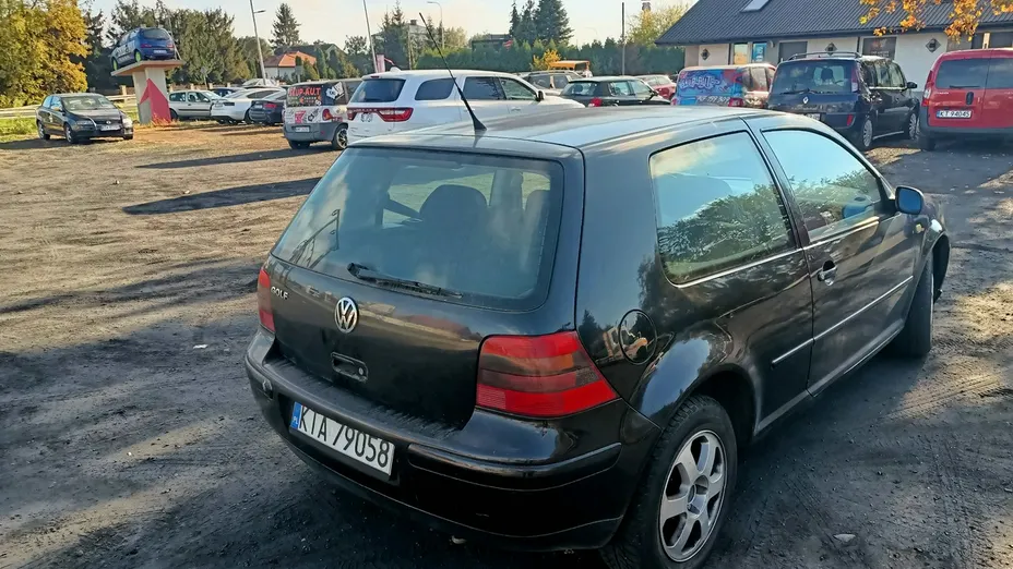 VOLKSWAGEN Golf -