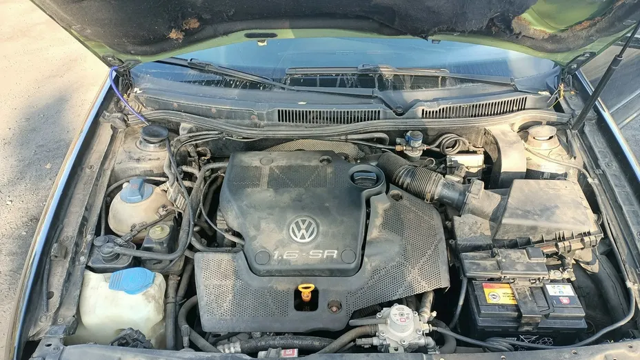 VOLKSWAGEN Golf -