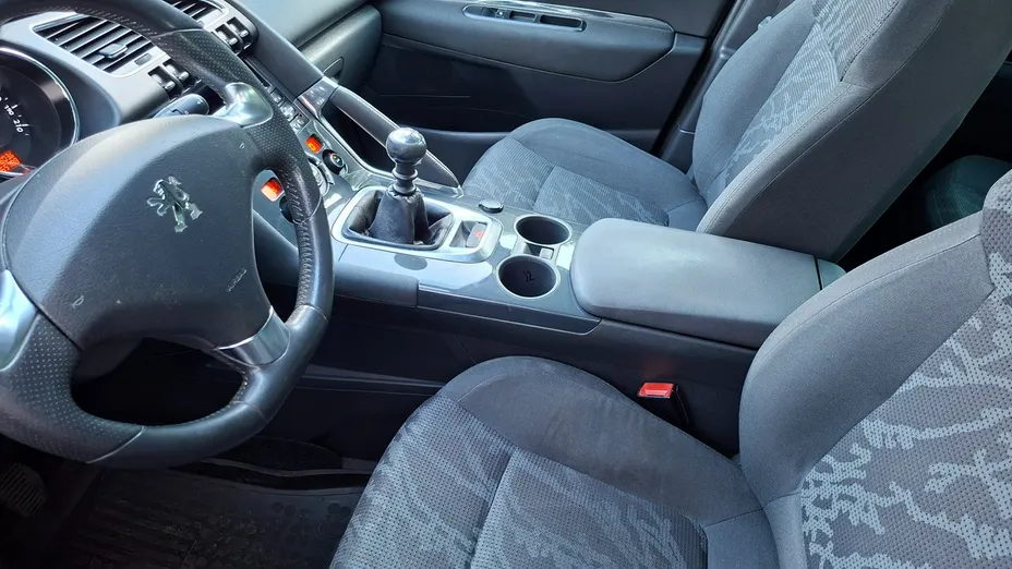PEUGEOT 3008 -