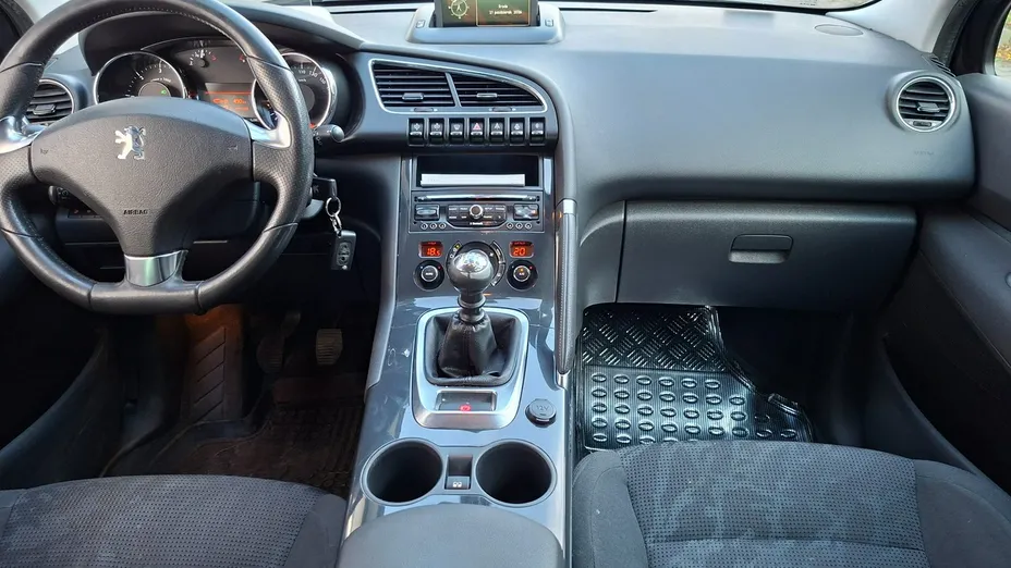 PEUGEOT 3008 -