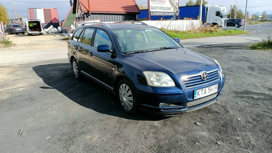 TOYOTA Avensis -