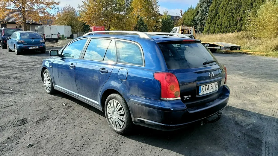 TOYOTA Avensis -