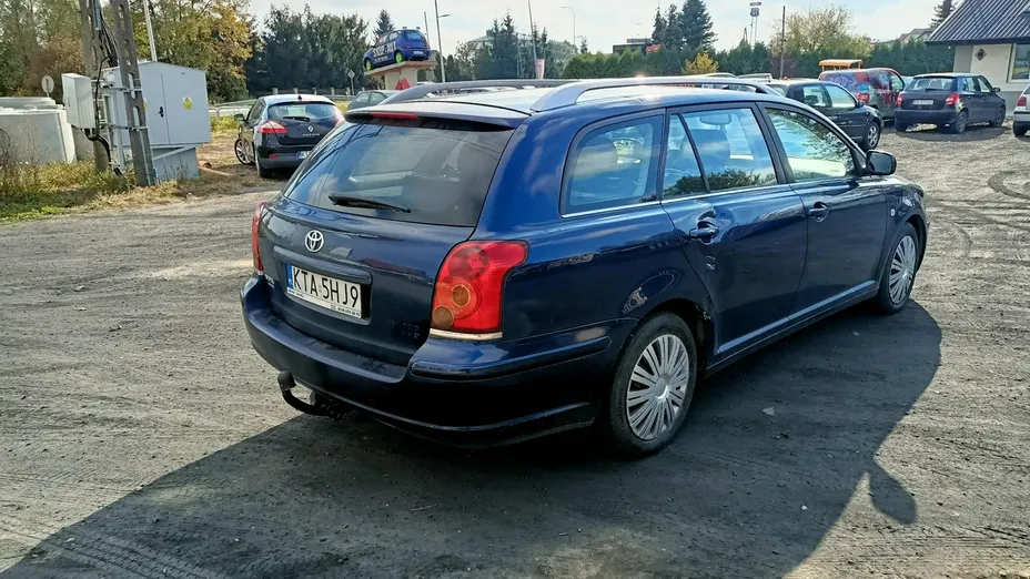 TOYOTA Avensis -