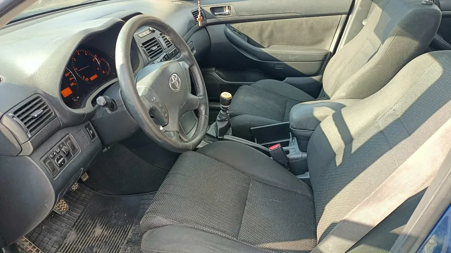 TOYOTA Avensis -