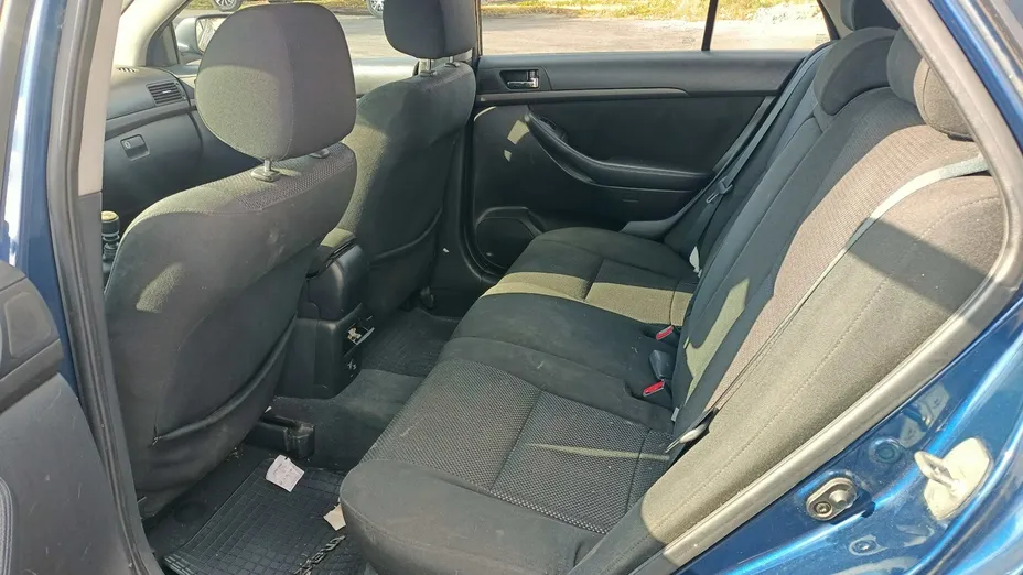 TOYOTA Avensis -