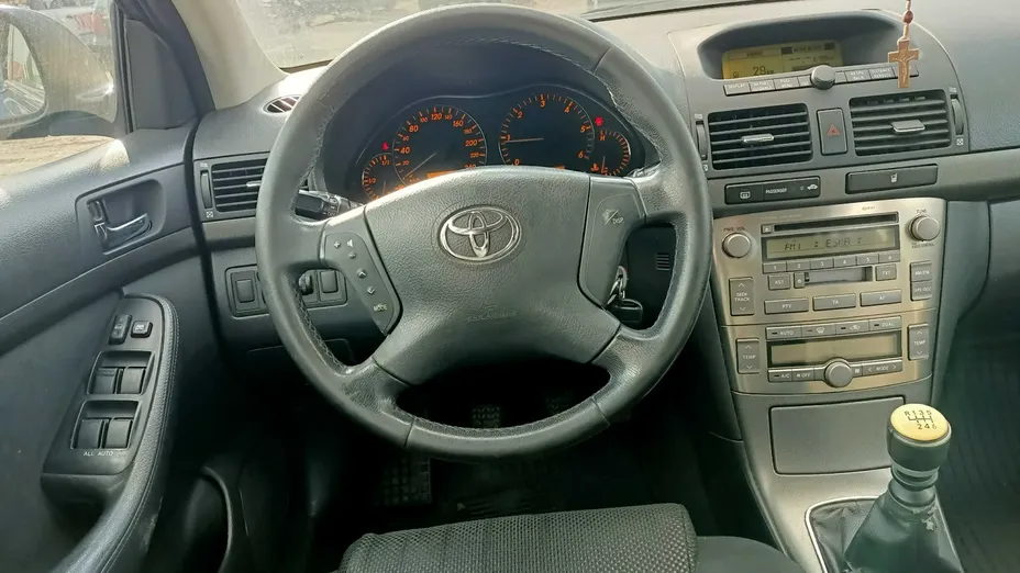 TOYOTA Avensis -