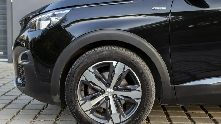 PEUGEOT 3008 -