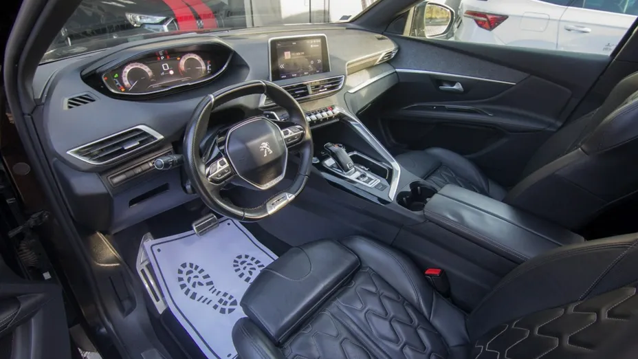 PEUGEOT 3008 -