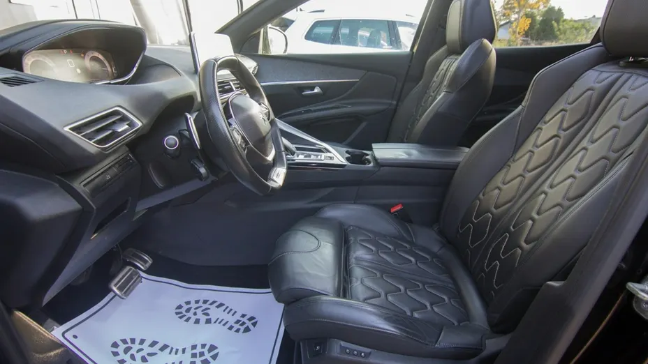 PEUGEOT 3008 -