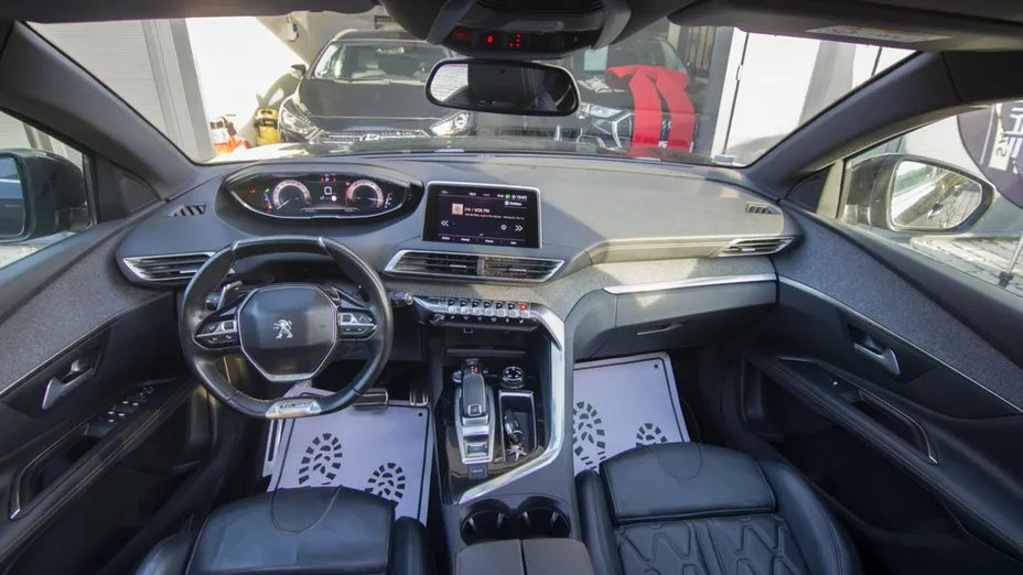 PEUGEOT 3008 -